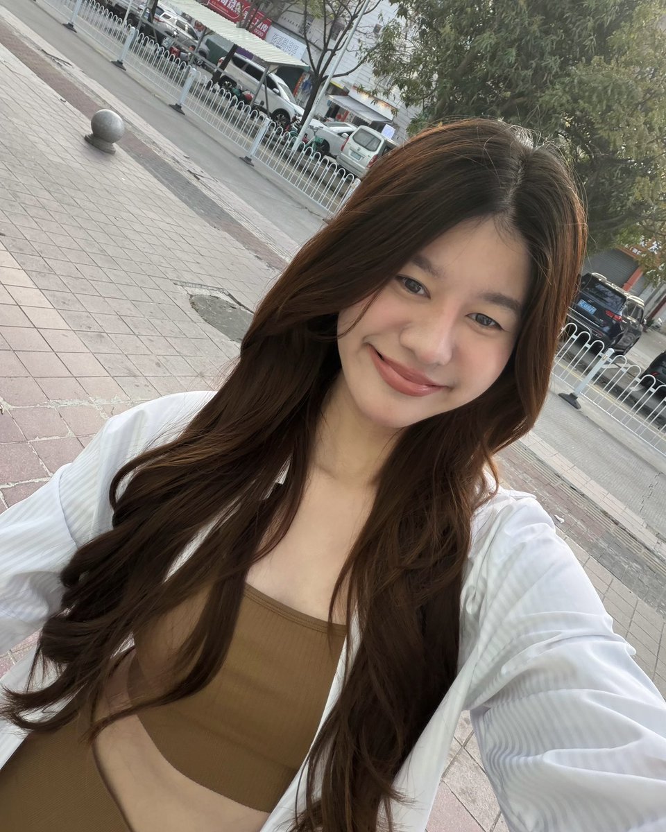 prangchaa's tweet photo. ตอนไปเที่ยวจีนก็หยิบที่ม้วนผมของ Amabella ไปใช้ด้วย ใช้ที่ตปทได้ปลอดภัย แค่ใช้หัวแปลง รุ่นนี้ไม่ถึงพันบาท ปรางใช้ซ้ำๆ โคตรดี 1000/10 ม้วนง่าย ทน แกนลื่นไม่ดึงผม ผมสวยค่า เชียร์เลย https://t.co/7yaBELd9rR
