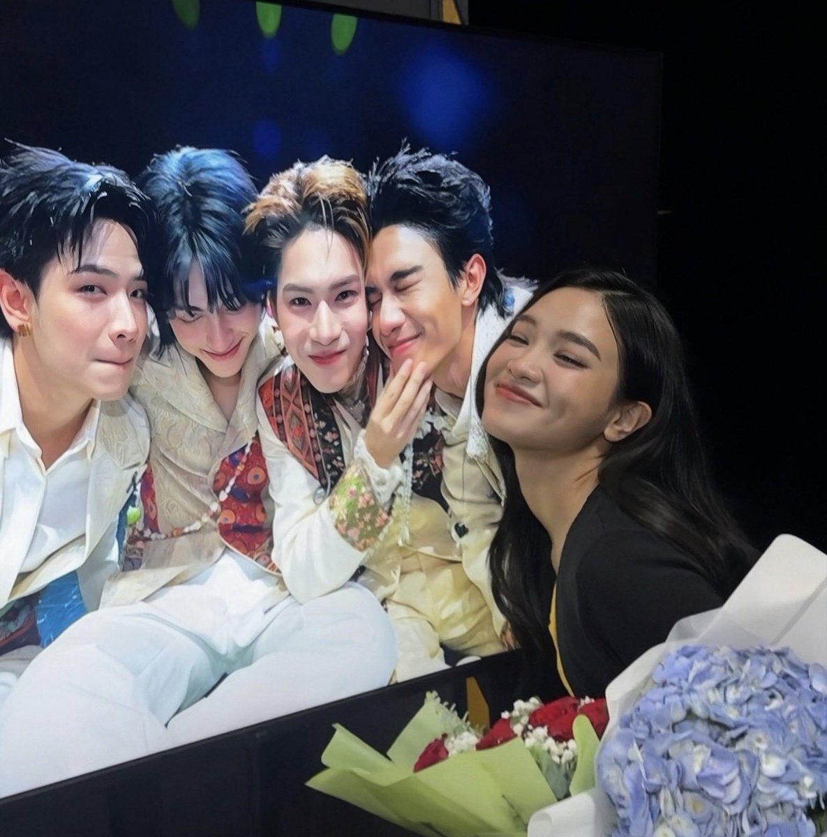 luvlattekim's tweet photo. 😭😭😭😭😭😭 THIS IS SO CUTE. I MISS MY FAMILY https://t.co/CraXjwCvc9