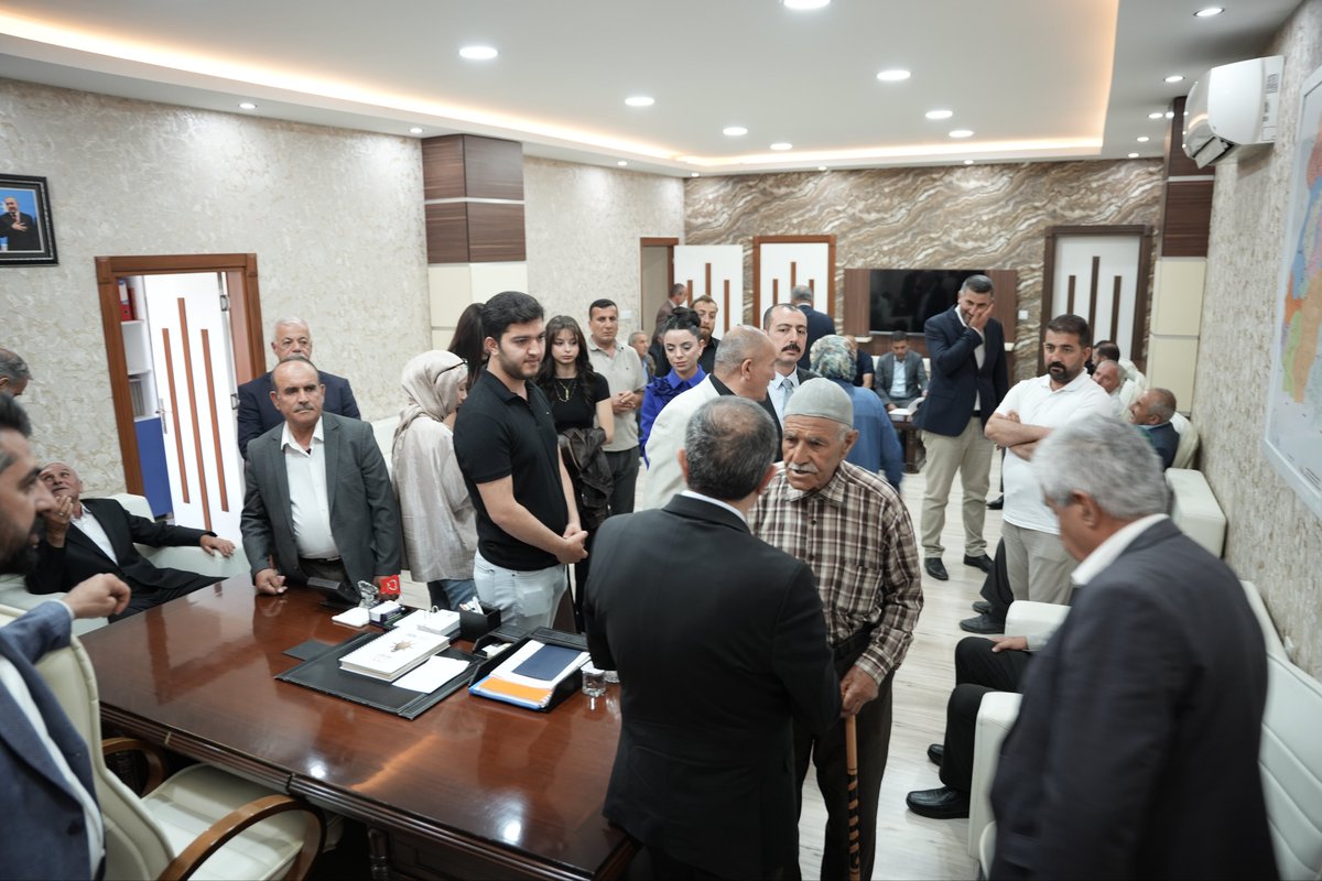AK_PartiVan's tweet photo. İl Başkanımız Abdulahat Arvas, il binamızda vatandaşlarımızla bir araya gelerek sorun ve taleplerini tek tek dinledi; çözümü için ilgili birimlere gönderdi.
@akparti
@abuyukgumus 
@MustafaAlkayis 
@Recep_ayd25 https://t.co/omencRvHrQ