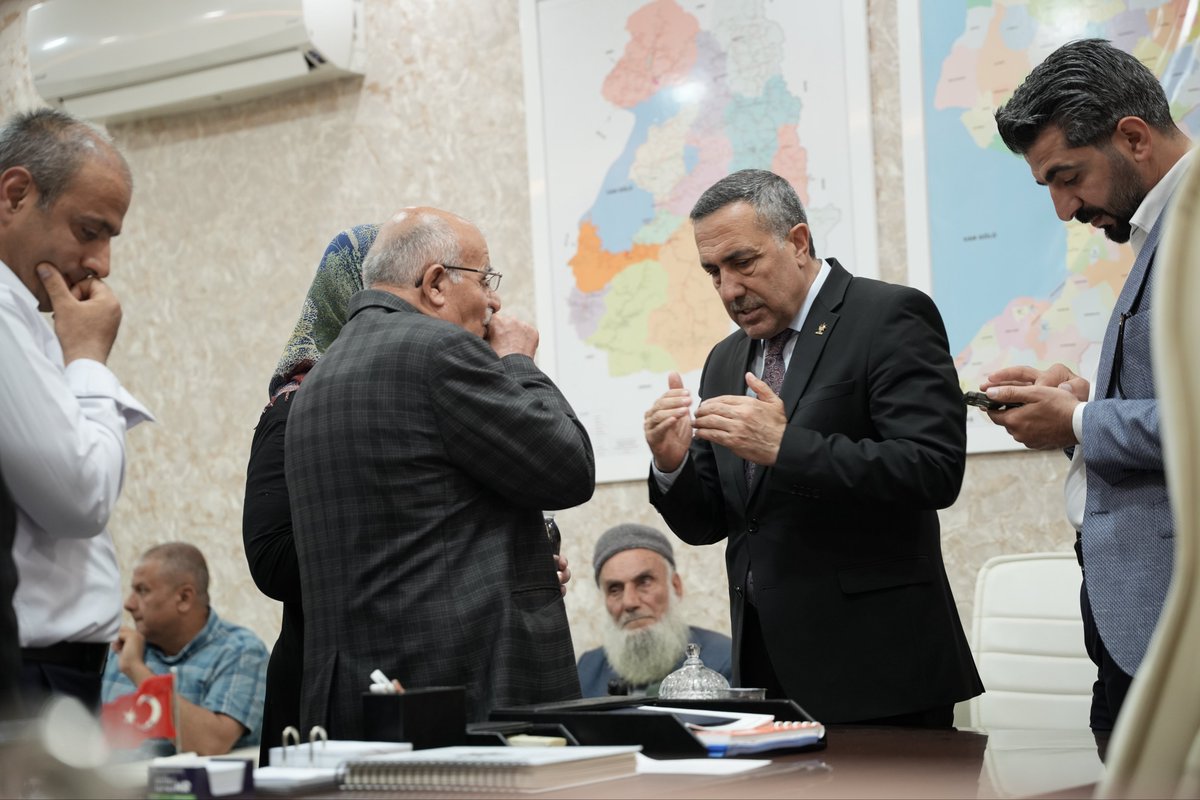 AK_PartiVan's tweet photo. İl Başkanımız Abdulahat Arvas, il binamızda vatandaşlarımızla bir araya gelerek sorun ve taleplerini tek tek dinledi; çözümü için ilgili birimlere gönderdi.
@akparti
@abuyukgumus 
@MustafaAlkayis 
@Recep_ayd25 https://t.co/omencRvHrQ