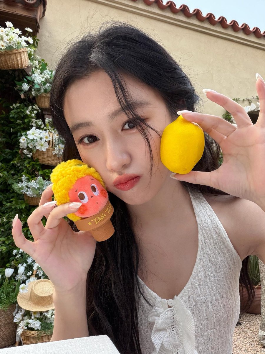 ivynrb's tweet photo. 커욤띠..🍋💛 https://t.co/QWvmD4sIIV