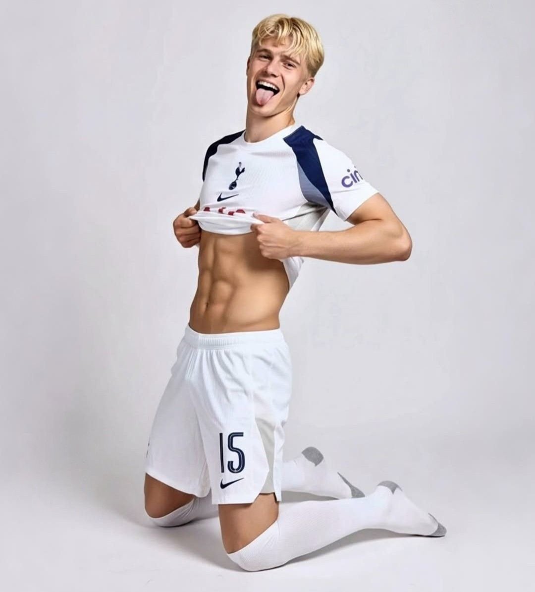 poptime's tweet photo. Lucas Bergvall (1,87 m) 🔥 https://t.co/9eoKzn0adt