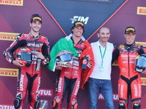 jackieracing's tweet photo. WSBK Ergebnis Superbike WM Misano: ...und ewig grüsst Ducati mit Bulega! https://t.co/9Uf1nYZseT https://t.co/diSOqjPpKH