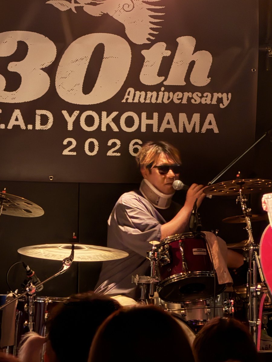 sd_rayla's tweet photo. まさかのマサカズ！
ASPARAGUS/MONOEYESのドラムの一瀬さんではありません、XのYOSHIKIに憧れる通りすがりのドラマーさんとのこと🥁

本家リスペクトの激しいドラムプレイがF.A.Dの箱にて響き渡りフロアが湧きました👏🏻

#まさかのマサカズ https://t.co/0ePyn2DoUx
