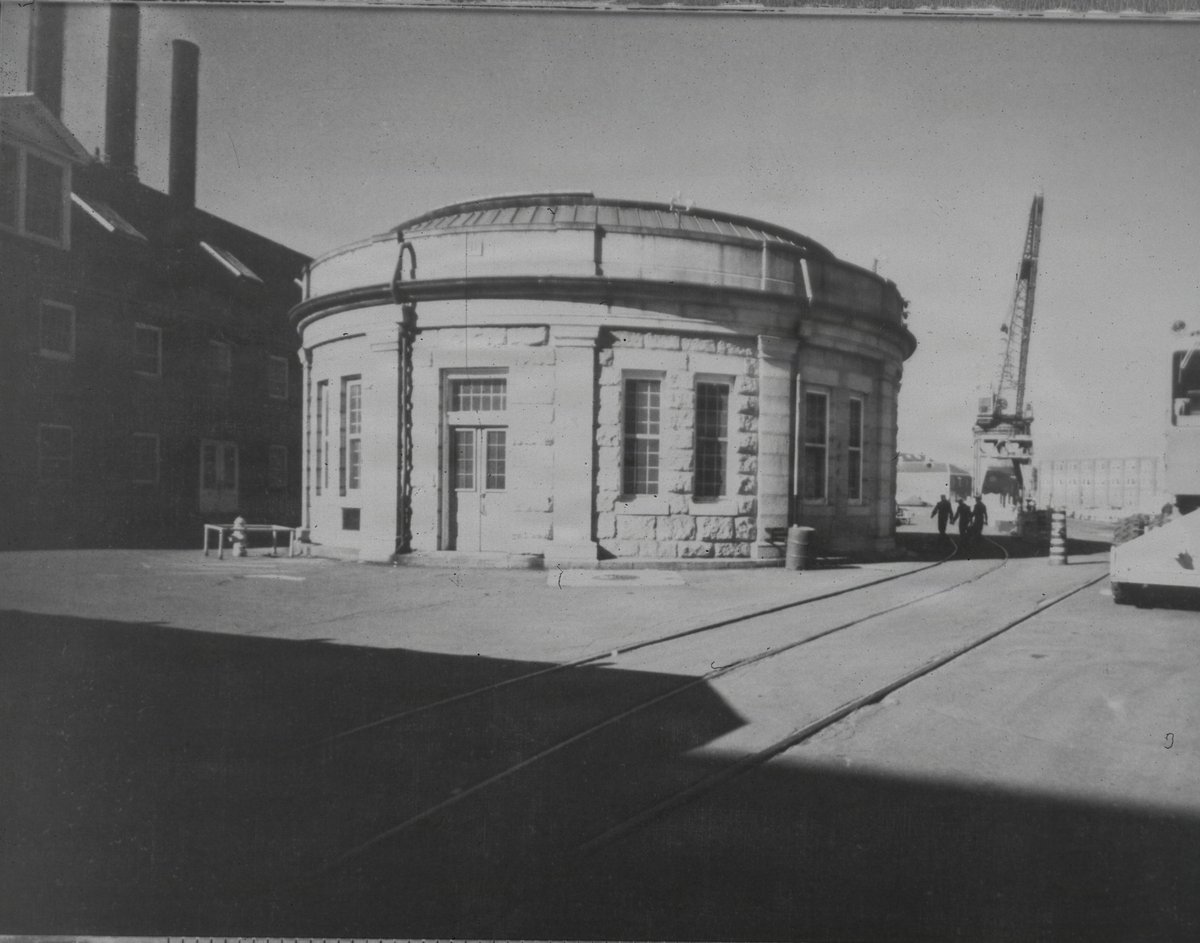 USNavyNNPP's tweet photo. Built in 1906, Portsmouth Naval Shipyard’s historic round Pump House is vital for dry dock operations to modernize US Navy nuclear powered attack submarines. Its original motors were designed by Thomas Edison. 

Read the full article here: https://t.co/Jr08UxaRkT https://t.co/dRjXK8PiTV