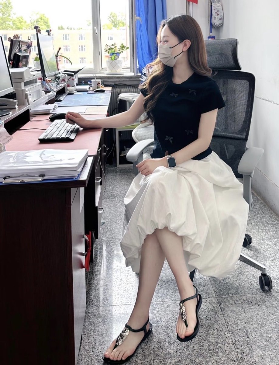CanbazCelik's tweet photo. 谁懂啊！这套上班穿真的又温柔又得体✨ https://t.co/lpUCkZZ5ac