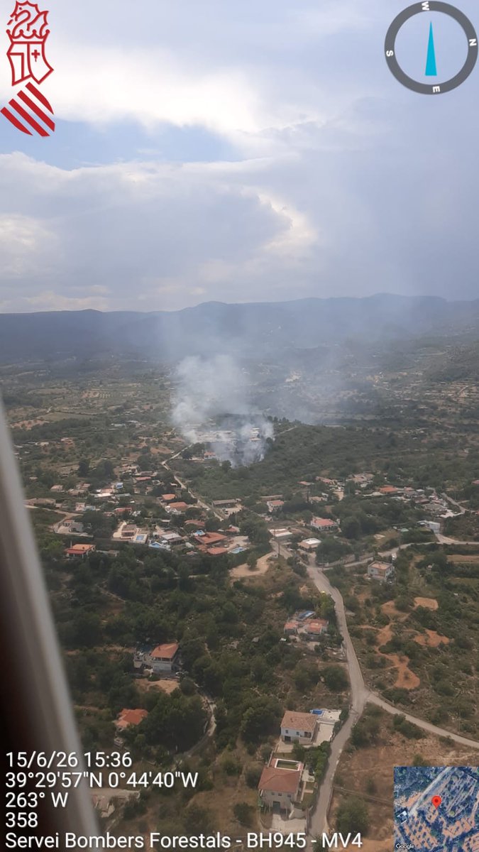 GVA112's tweet photo. (16.07) Actualización de medios en el incendio de vegetación de #Chiva:

➡️3 unidades terrestres y 3 autobombas de @GVAbforestals 
➡️1 dotación de @BombersValencia
➡️1 coordinador forestal
➡️2 medios aéreos
➡️2 Brigadas de Refuerzo de Incendios Forestales https://t.co/Gnf7sDeOyR