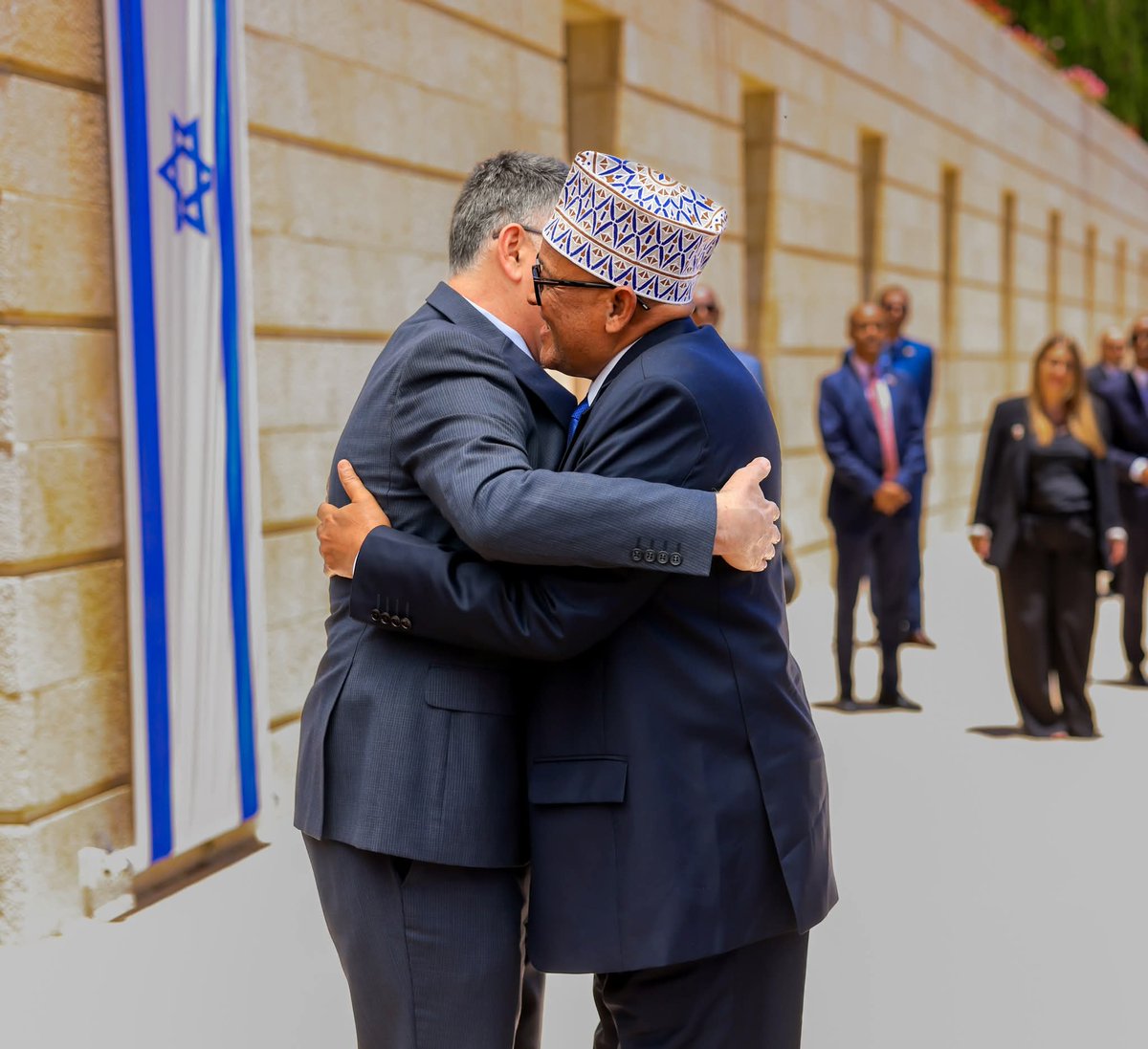 Presidencysl_'s tweet photo. H.E. President @AbdirahmanIrro today held bilateral talks with Israeli Foreign Minister Gideon Sa’ar, marking another significant step in strengthening Somaliland–Israel relations and advancing a shared vision for cooperation, innovation, and prosperity. https://t.co/kgvSVDmpe0