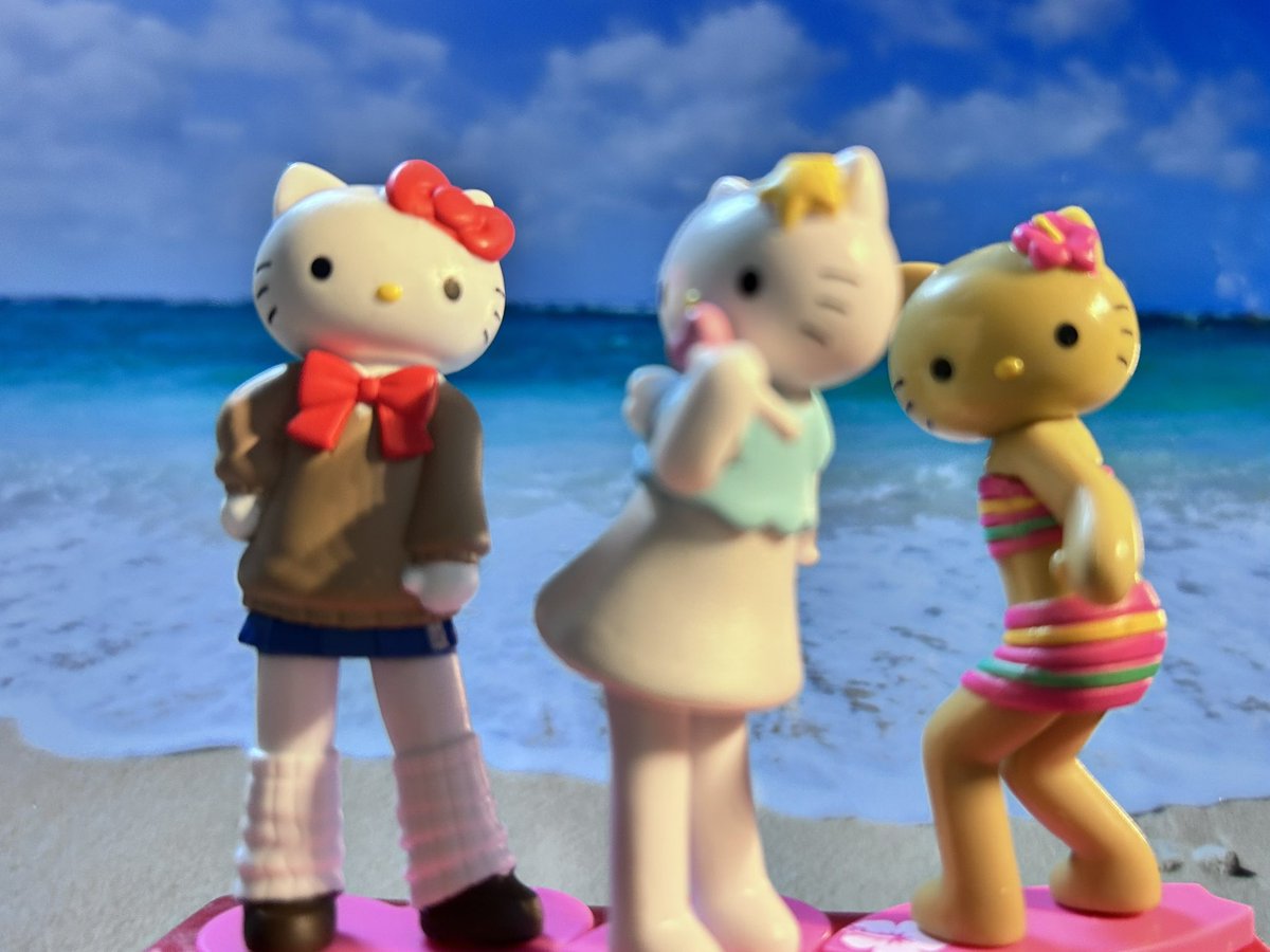 eternity_link's tweet photo. 昨日さガチャガチャでさキティちゃんがあってさヨッメが好きだから3回やってあげたんだ。
笑いながら怒られたよ。 https://t.co/iBBXBUTJBF