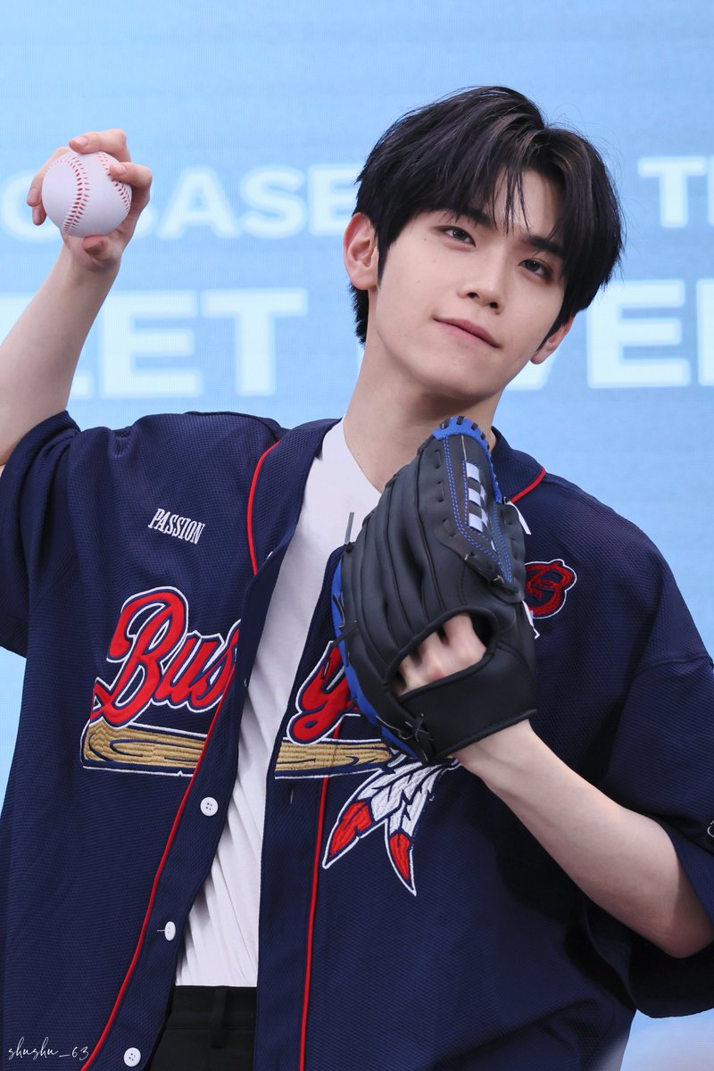 shushu_63's tweet photo. 260605 MAKESTAR

⚾️

#김태래 #KIMTAERAE #キムテレ
#제로베이스원       #ZEROBASEONE       #ZB1 https://t.co/sXqEnEgSat