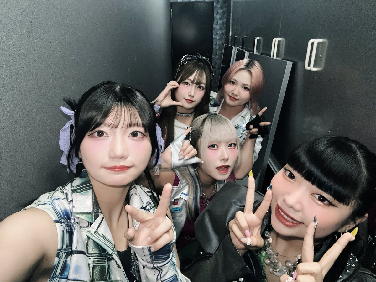 lambda_idol tweet picture