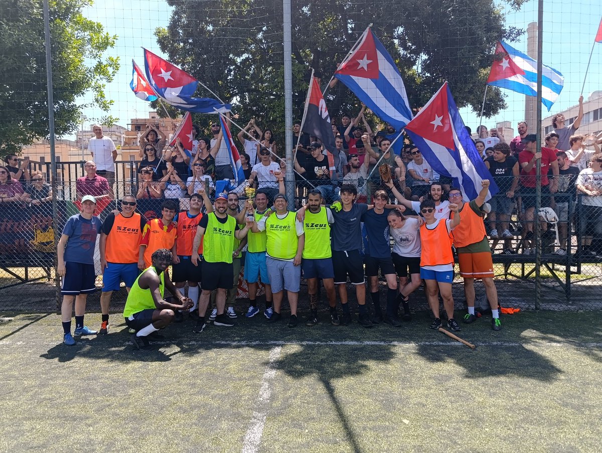 jorgecepero's tweet photo. Ayer vivimos una emotiva jornada de deporte popular, intercambio y solidaridad en el Club Atlético de San Lorenzo.

La iniciativa "100 años con Fidel" en solidaridad con #Cuba y contra el bloqueo, fue también un espacio para recordar al Che y a Maceo.

#CubaNoEstáSola @CubaMINREX https://t.co/6noRPvm3jL