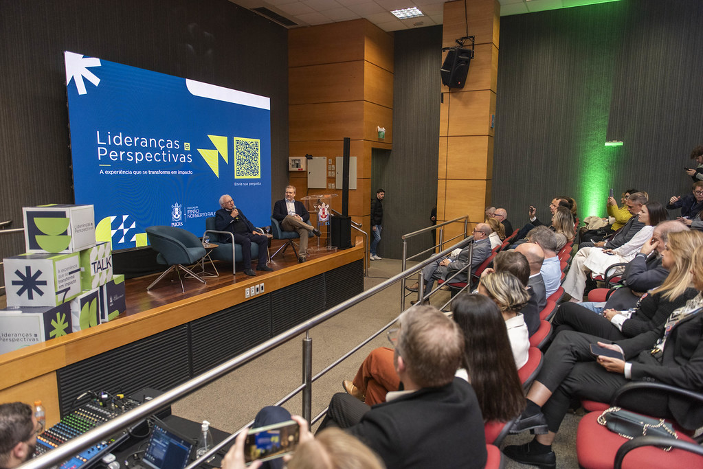 PUCRS's tweet photo. Projeto Lideranças e Perspectivas reúne executivos para debater liderança e gestão na PUCRS

A primeira edição teve como convidado o empresário Milton Melnick, fundador e presidente do Conselho de Administração da Melnick, no dia 29 de abril de 2026. O segundo encontro ocorreu no dia 14 de maio de 2026, com o vice-presidente da STIHL Brasil, Cleomar Prunzel. O projeto integra uma agenda de talks voltada ao compartilhamento de experiências, networking e aproximação com lideranças do setor empresarial. 

Saiba mais: https://t.co/5cqVqQ4MlA