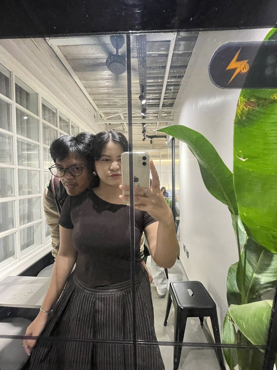 redmoonaugust's tweet photo. kangen banget sama pacarku yang kalo punya duit dikit langsung “ayo kamu pengen jajan apa sayang aku beliin” udah kayak bos tambang☹️ https://t.co/lRnFtUvh6y