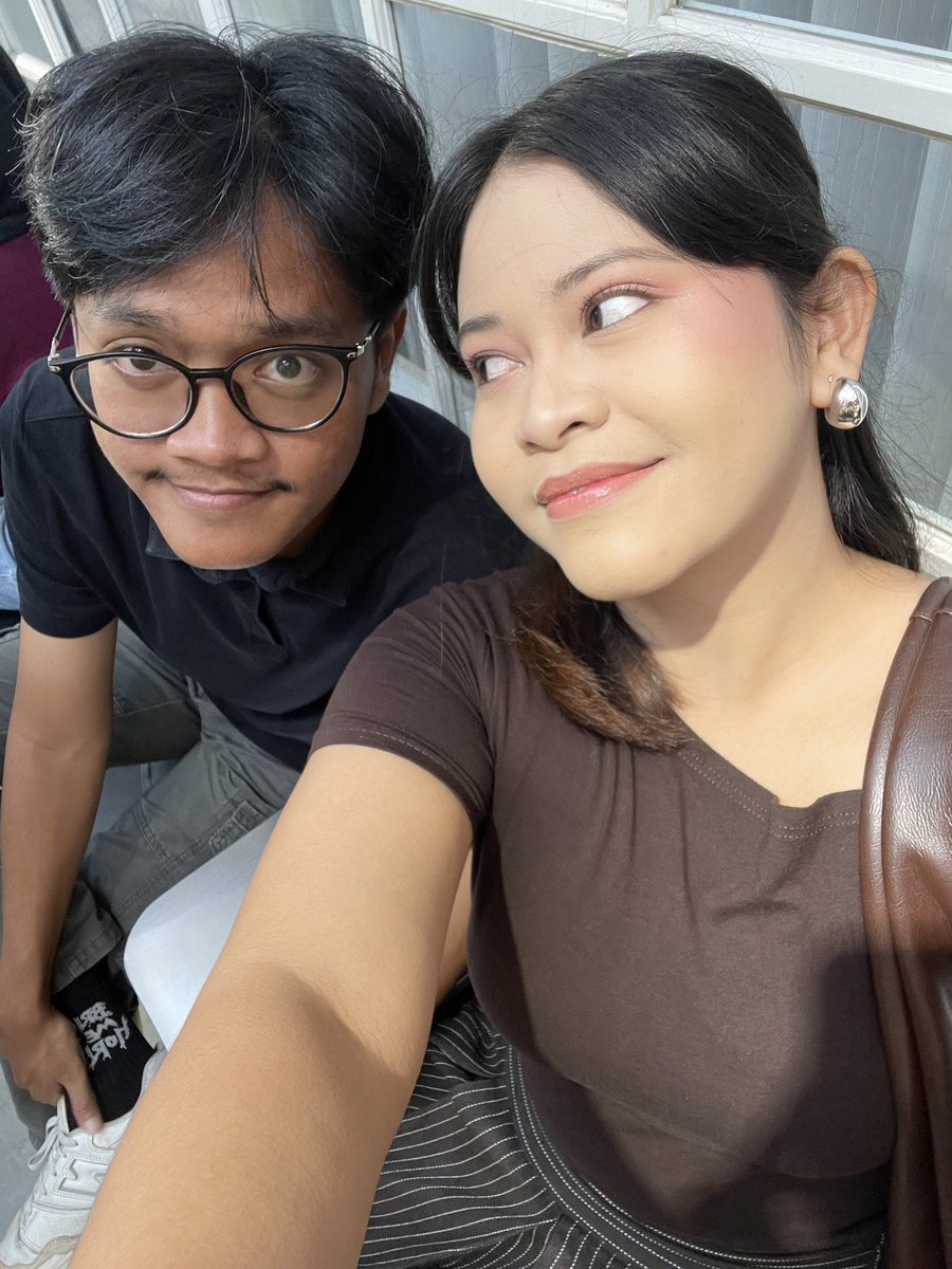 redmoonaugust's tweet photo. kangen banget sama pacarku yang kalo punya duit dikit langsung “ayo kamu pengen jajan apa sayang aku beliin” udah kayak bos tambang☹️ https://t.co/lRnFtUvh6y