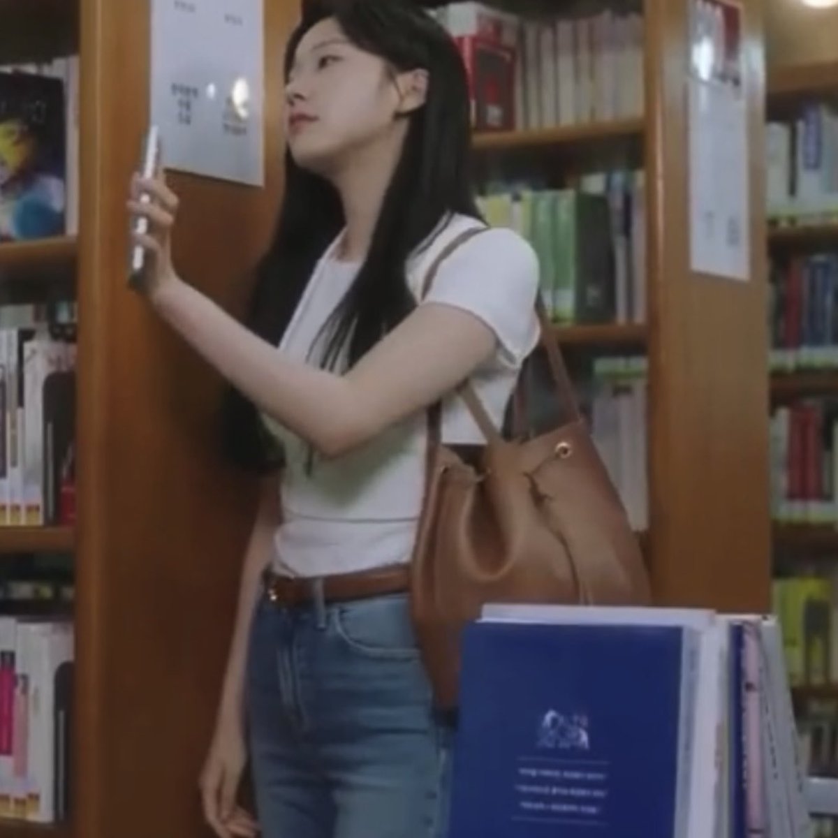 Astromystore's tweet photo. ใครรู้พิกัดกระเป๋านางเอก Sold Out On You ep.5 บ้างคะ ต้องการมากกก https://t.co/oG0mAmFcqN