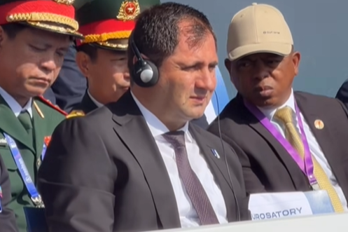 ArmenpressFR's tweet photo. Souren Papikian a participé à la cérémonie officielle d’ouverture du salon international « Eurosatory 2026 » à Paris. https://t.co/JJ5zxiLTkU https://t.co/mNaFa91fXn