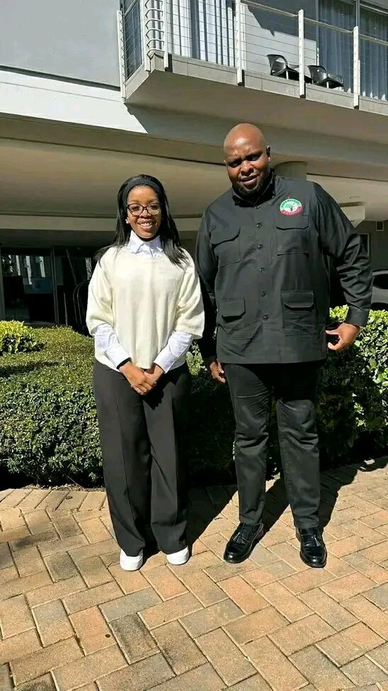 joy_zelda's tweet photo. Mayibuye iAfrika Leader Floyd Shivambu will be joining the March againts illegal immigrants 🙌🙌🙌 with Jacinta Ngobese 

The EFF Cult members are having meltdown that she now been used by Shivambu 🤣😂 https://t.co/0tBnlV0za8