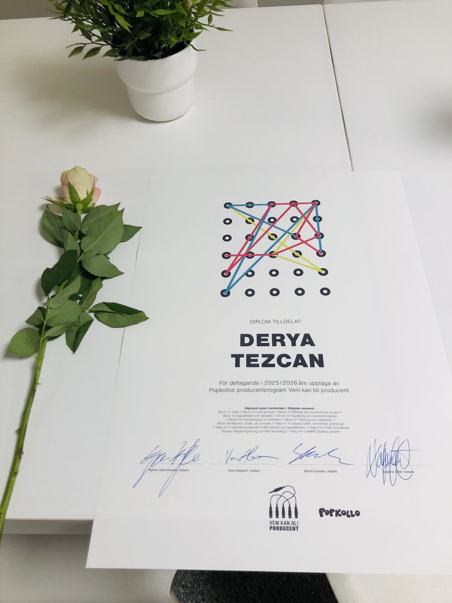 intunewithderya's tweet photo. I DID IT! Jag har slutfört producentprogrammet Vem kan bli producent🌟 Wohoooooo💃 Jag känner mig så stolt och så  tacksam verkligen🙏 Otroligt lärorikt, fantastiska människor som har deltagit som jag har fått lära känna och så så sååååå bra ledare!!! https://t.co/HoPeIJB1Xi