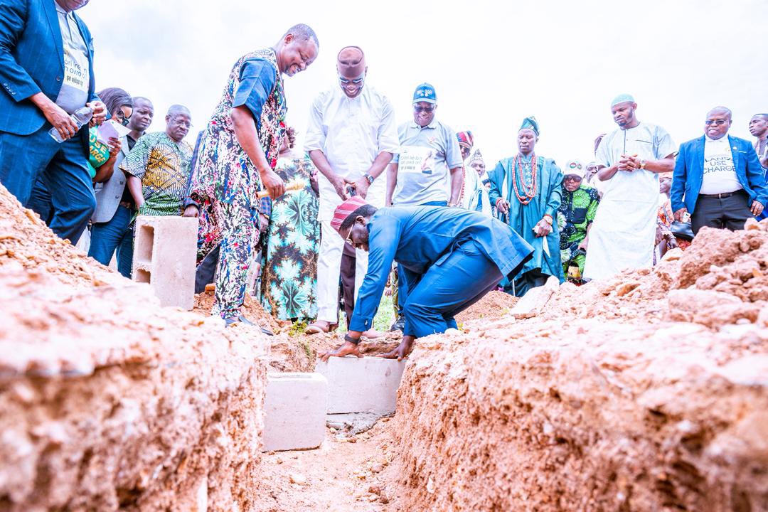 AO1379's tweet photo. We laid the foundation of the EKIRS tax office in Okemesi as part of our promise to improve service delivery to Ekiti people. I thank the Owa Oye of Okemesi for his warm welcome and support always. https://t.co/dvrZ0rF520