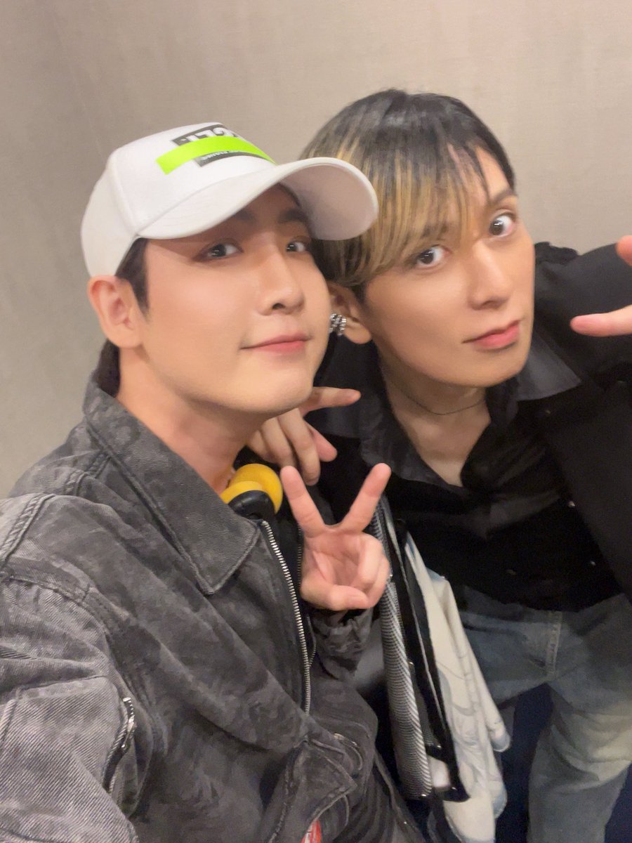 piano_Len's tweet photo. 今日は大好きなチンさんのビルボードライブに行ってきました。
圧倒的な存在感の歌声！
いつ聴いても最高です

それにしても
なぜどんどん若返っているんでしょうか？😳
もしかしてチンさんの時間は逆戻りしているんですかね？笑

ビルボードライブのファイナル！
本当にお疲れ様でした
#len
#堂珍嘉邦 https://t.co/Xo7eHMnPLu