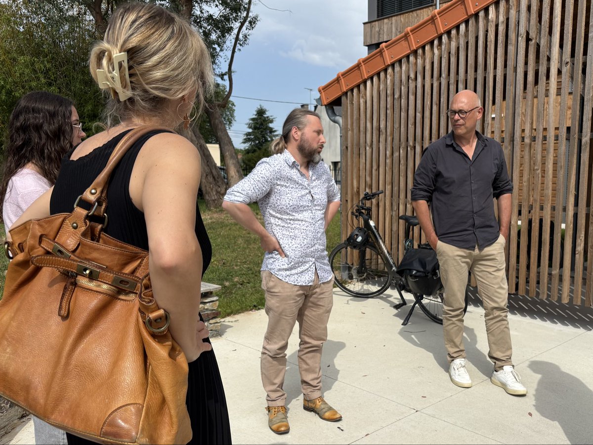 printempsPDL's tweet photo. Ce matin avec Aurélie Mézière, maire de Plessé et son adjoint Vincent Gaudin pour leur présenter notre Plan Santé pour les territoires. Avant une passionnante visite de la maison de santé ouverte récemment !

✅ des services publics de proximité pour répondre aux besoins des hbts https://t.co/nQMRoi660J