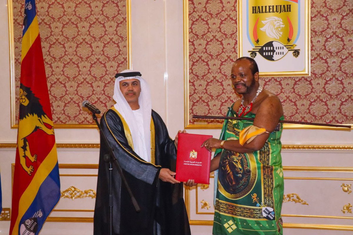UAEinMaputo's tweet photo. سلّم سعادة منصور محمد الجويعد، سفير الدولة لدى جمهورية موزمبيق، أوراق اعتماده إلى جلالة الملك مسواتي الثالث، ملك مملكة إي سواتيني، سفيراً غير مقيم لدى مملكة إي سواتيني.
#الامارات
@mofauae https://t.co/CIAycNhnCK