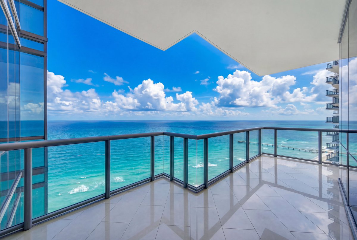 Lifestyle_PG's tweet photo. THE VIEW NEVER STOPS

Ocean, skyline, and horizon unfolding in every direction from sunrise to sunset.

#LPG #lifestyleproductiongroup #oceanfrontliving #miamiluxury #elevatedviews https://t.co/QfcDvSBQdJ