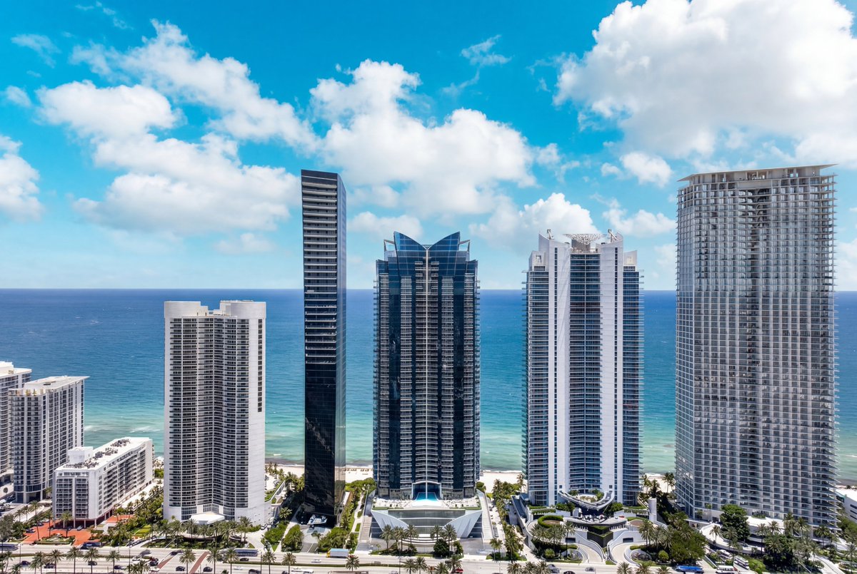 Lifestyle_PG's tweet photo. THE VIEW NEVER STOPS

Ocean, skyline, and horizon unfolding in every direction from sunrise to sunset.

#LPG #lifestyleproductiongroup #oceanfrontliving #miamiluxury #elevatedviews https://t.co/QfcDvSBQdJ