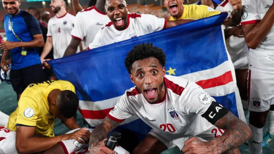 RafaFdezz's tweet photo. España debuta hoy ante Cabo Verde. Mucha gente no sabe quiénes son. Os lo cuento 👇

https://t.co/BXaminBAGL https://t.co/ExncGTAo9u