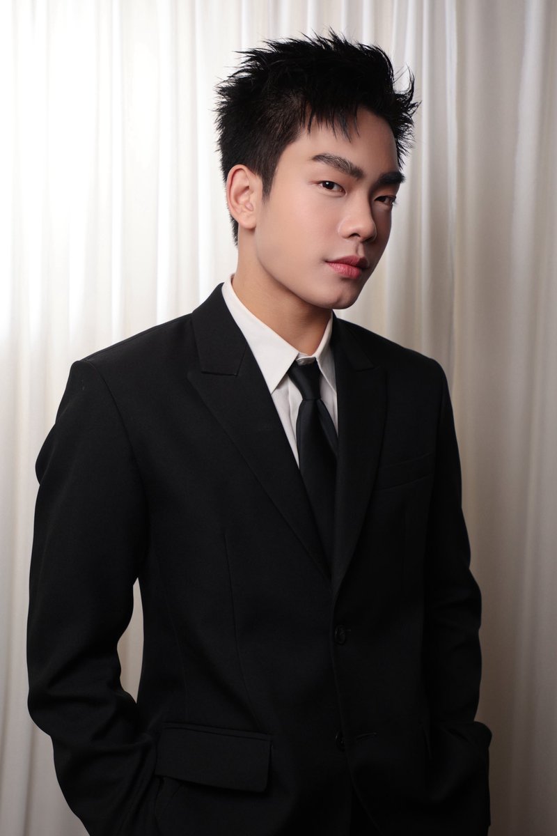 iz_theofficial's tweet photo. หล่อไม่ไหว ป้าตรายยย 🥺

#ONCEAGAIN
#iZ #PieLattanan #NordPritdison #Marcthhhh https://t.co/czGPZ2wogY