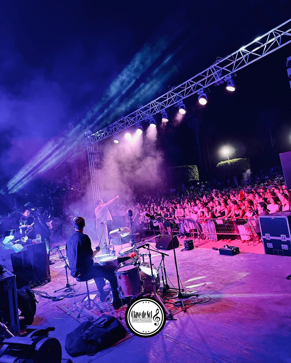 ClavedeSolAlm's tweet photo. 🔥 ¡Qué noche vivimos en Carboneras! 🔥

El sábado tuvimos el placer de contar con Nyno Vargas, y una vez más fue todo un éxito. 🎤✨

Gracias a todos los que llenasteis el recinto, cantasteis cada canción y nos acompañasteis en una noche inolvidable.
 
🙌🎶🎤🫶

@Ayto_Carboneras https://t.co/RQJz5TCK34