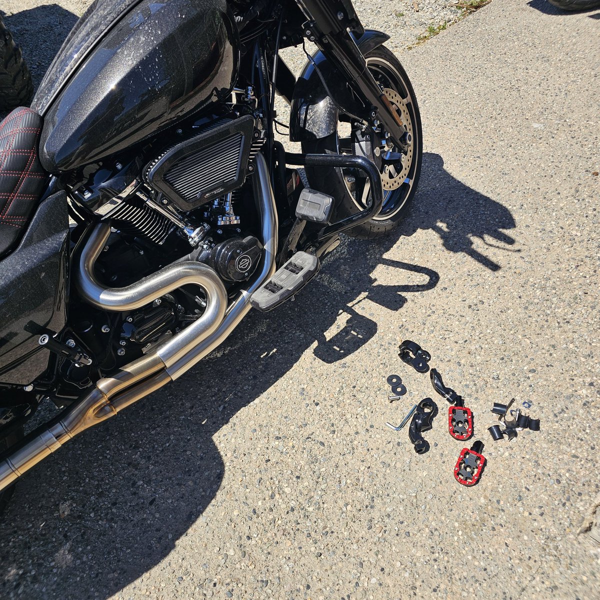 Barrel22dotcom's tweet photo. Highway pegs. Also needs a wash. https://t.co/ufrlgBAKbx