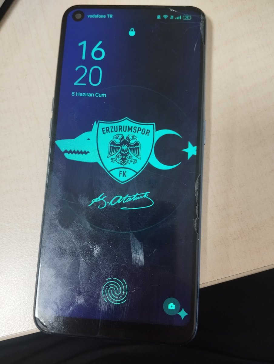 Frankbyly's tweet photo. Sayın Reisim Sedat Peker amcam lütfen benimde sesimi duy üniversite sınavına hazırlanıyorum telefonum düştü ve kırıldı yaptıracak durumum yok temennim beni de duyman
#BirUmutturYaşamak 
@sedat_peker 
@yvzayd 
@azemnews https://t.co/xyGf9BveNt