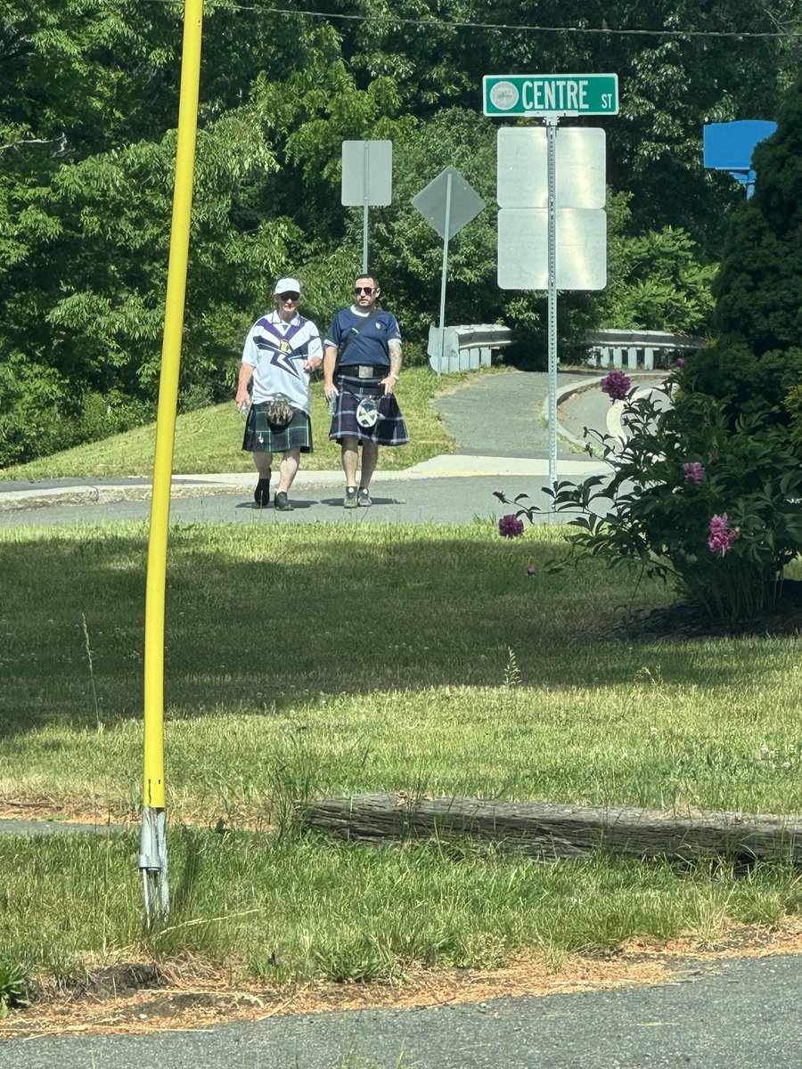 jacast's tweet photo. 10 am in Danvers MA on a very unwalkable road. I’m buying a Scotland jersey so fucking fast. https://t.co/DmBebqdFMK