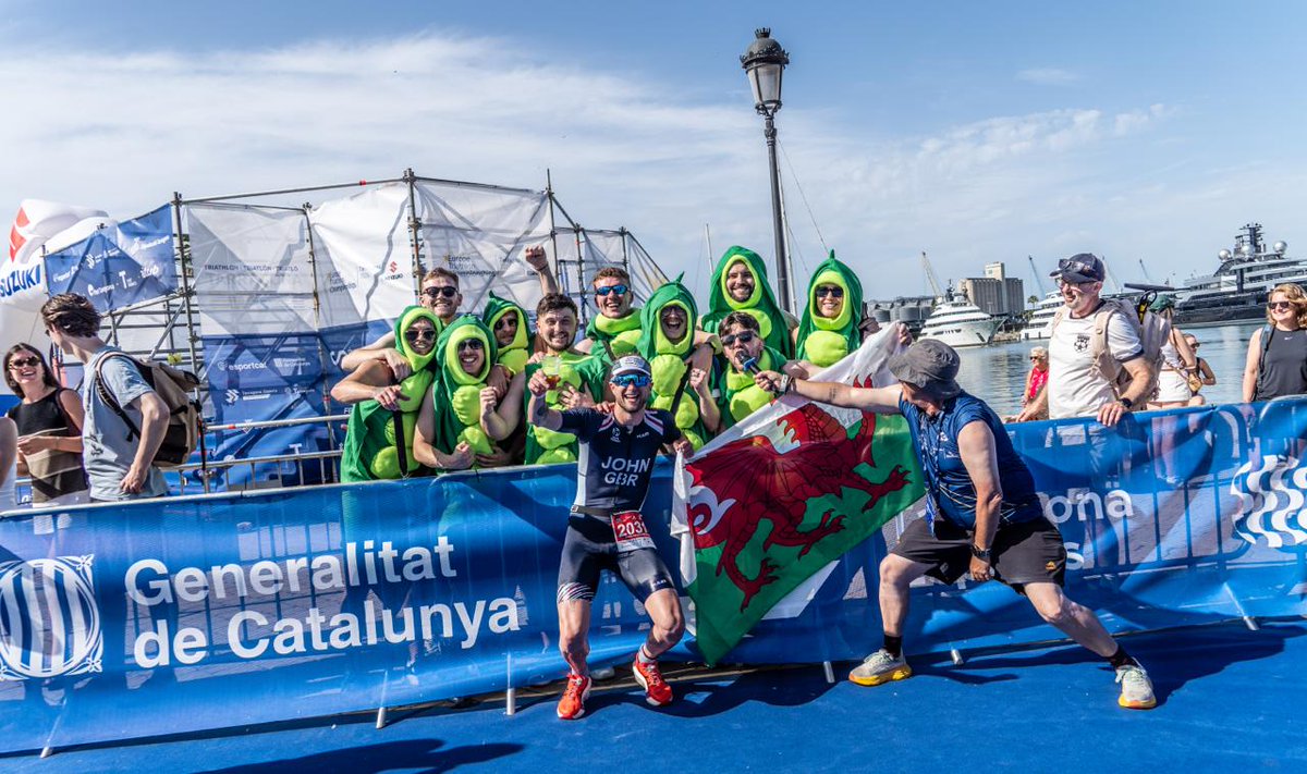 AFPerdones's tweet photo. Muchos momentos bonitos en Tarragona. No eran dragones, eran guisantes... Algo más que deporte, no trates de entenderlo, es triatlón, relájate y disfruta #speaker #SportPresentation https://t.co/UAp5aONnCL
