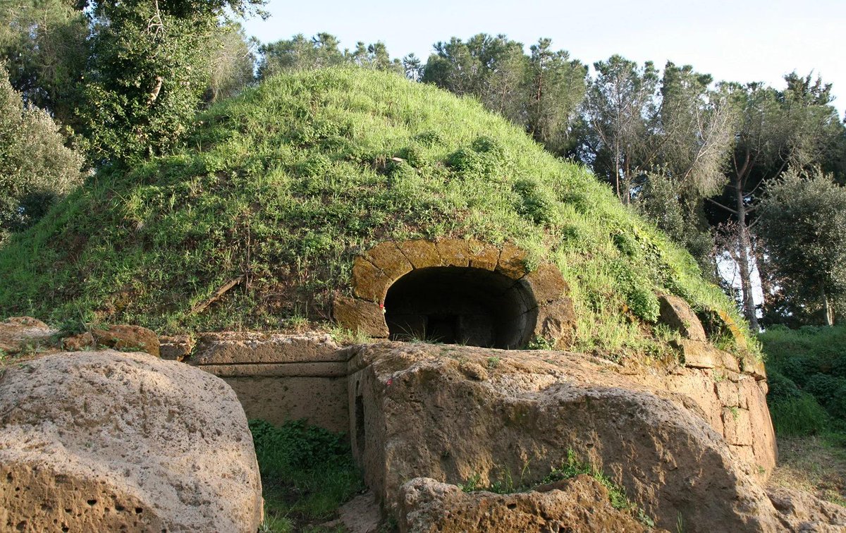 TrueAncestry's tweet photo. Discover how ancient DNA reveals the fascinating story of Bologna's transformation from Villanovan origins through Etruscan Felsina to Roman Bononia. 103 individuals tell a tale of continuity and change. https://t.co/m8iW8gfkHb https://t.co/qRmsrrtF2V