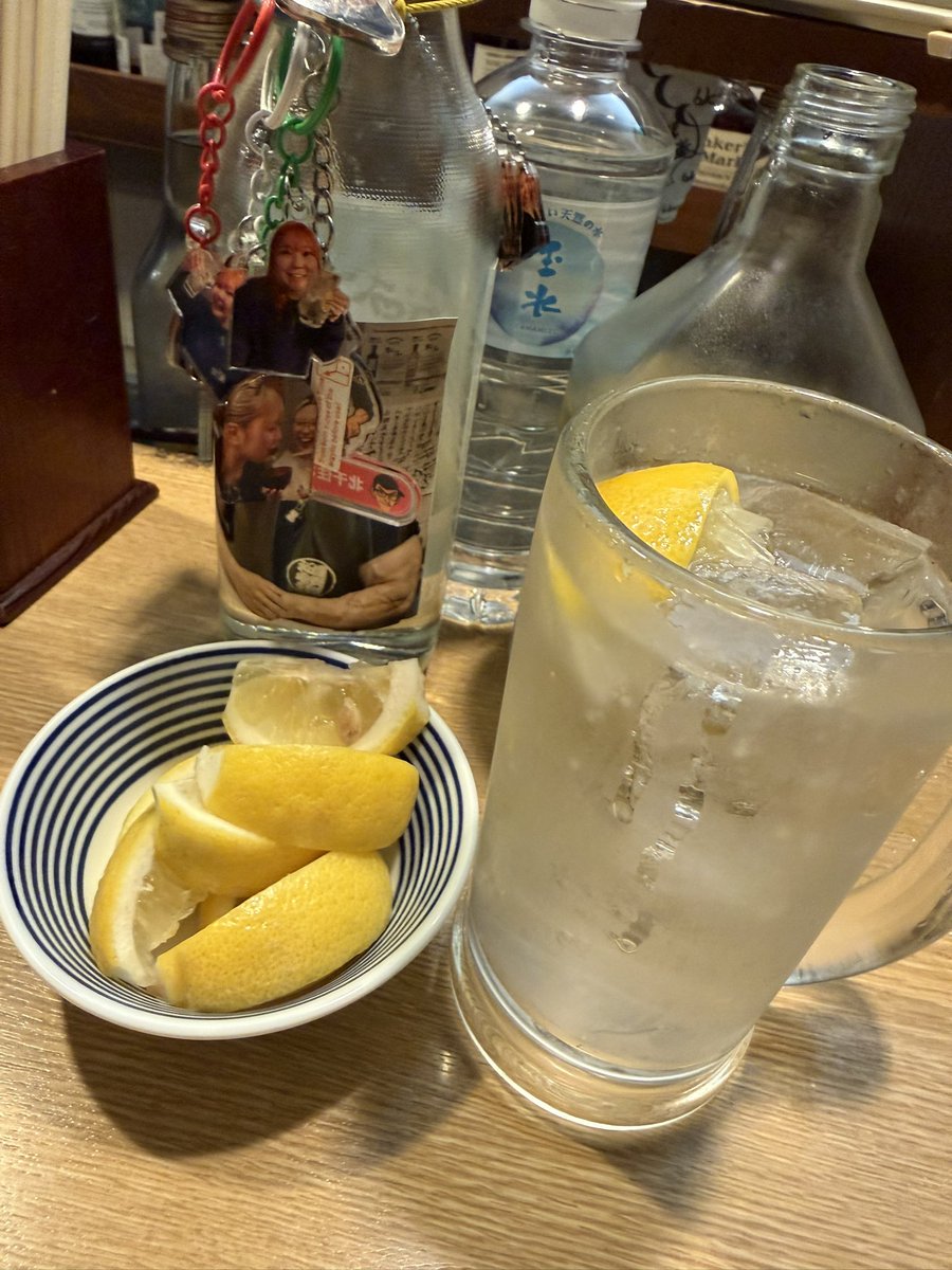 Alice49721's tweet photo. 最後はざわさんから龍馬。
初物のメロン頂きました🍈 https://t.co/9XHOlUsIjm