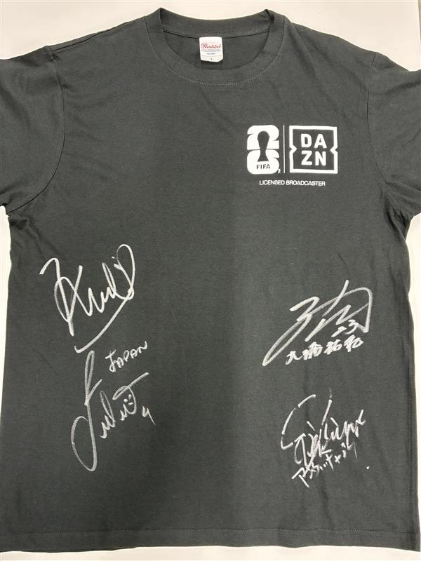 ご報告】 毎回視聴者プレゼントのDAZN Tシャツ。 本日は豪華出演者4名