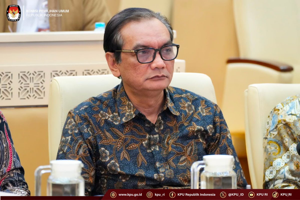 KPU_ID's tweet photo. Hal tersebut menjadi poin pertama kesimpulan Rapat Kerja dan Rapat Dengar Pendapat (RDP) KPU bersama Komisi II DPR dan Bawaslu, Senin (15/6/2026). https://t.co/OoqG6kKtSz