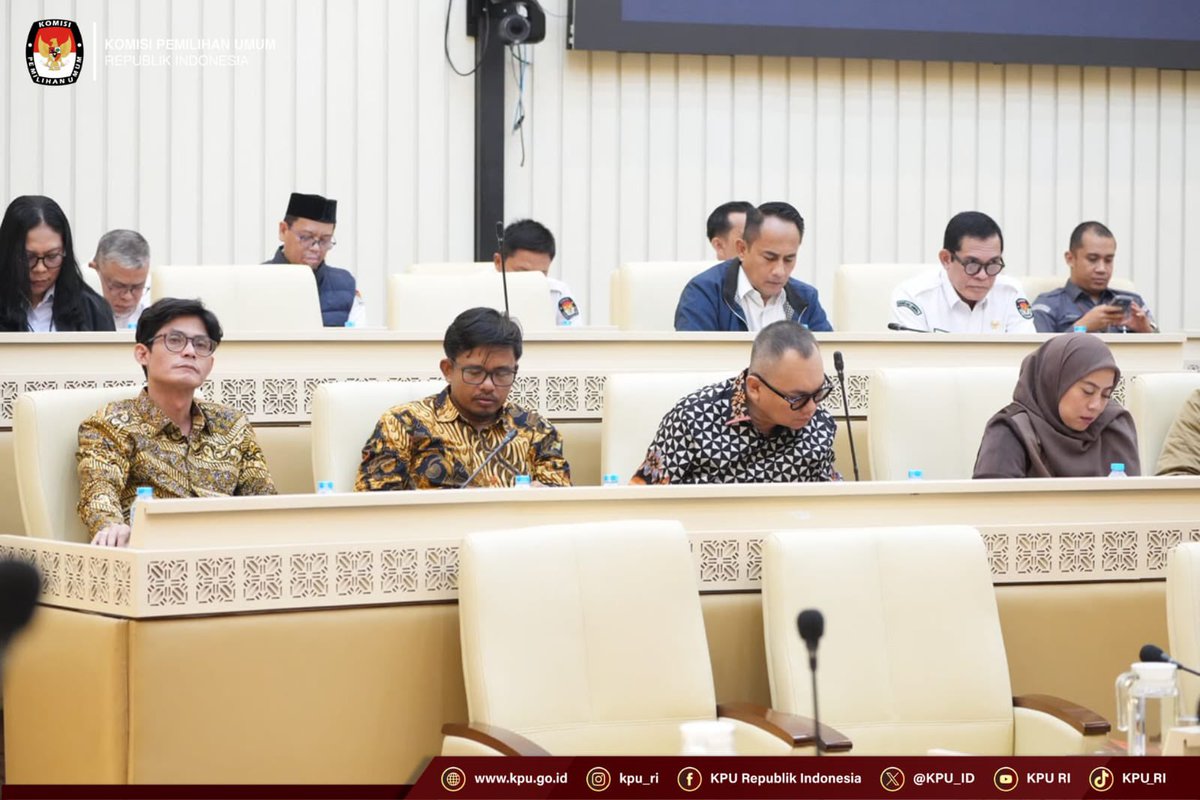 KPU_ID's tweet photo. Hal tersebut menjadi poin pertama kesimpulan Rapat Kerja dan Rapat Dengar Pendapat (RDP) KPU bersama Komisi II DPR dan Bawaslu, Senin (15/6/2026). https://t.co/OoqG6kKtSz