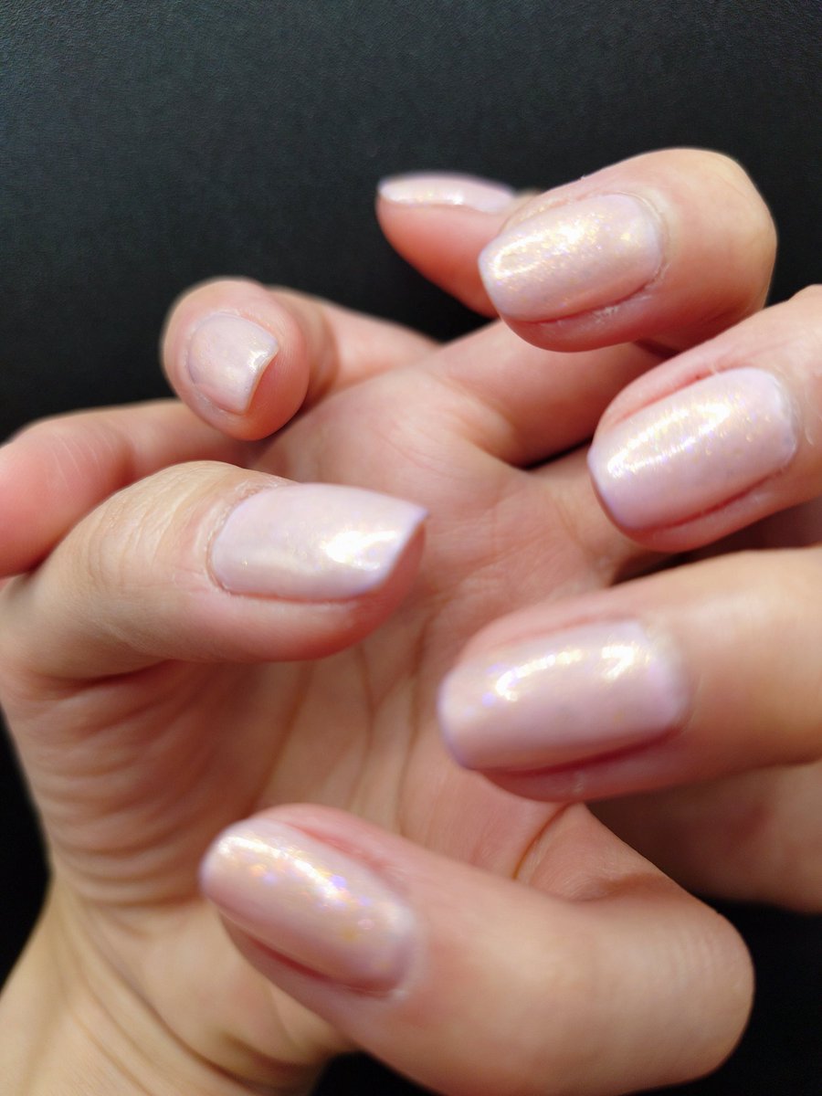mrh668's tweet photo. 週末のネイル💅
Diorの173のピンクマニアに、309コズミックを重ねて。
どうにも白味ピンクの似合わない肌なのに、ピンクが好きで購入したお色。コズミックでオレンジ味を足した���まだ馴染むかなとチャレンジ。まだ白味はあれど、結構よかったのでは…？美しい肌色に生まれたかった… https://t.co/EuOaG5l3VE