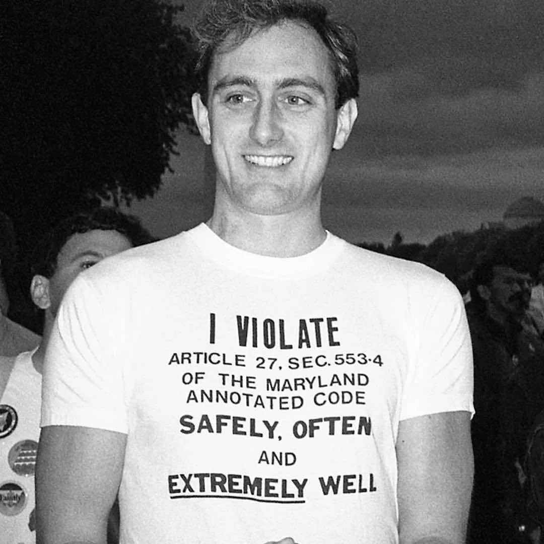 wellsbering's tweet photo. happy pride month this is one of my favorite photos from 20th century gay rights marches/protests https://t.co/axAmnVp5Dy
