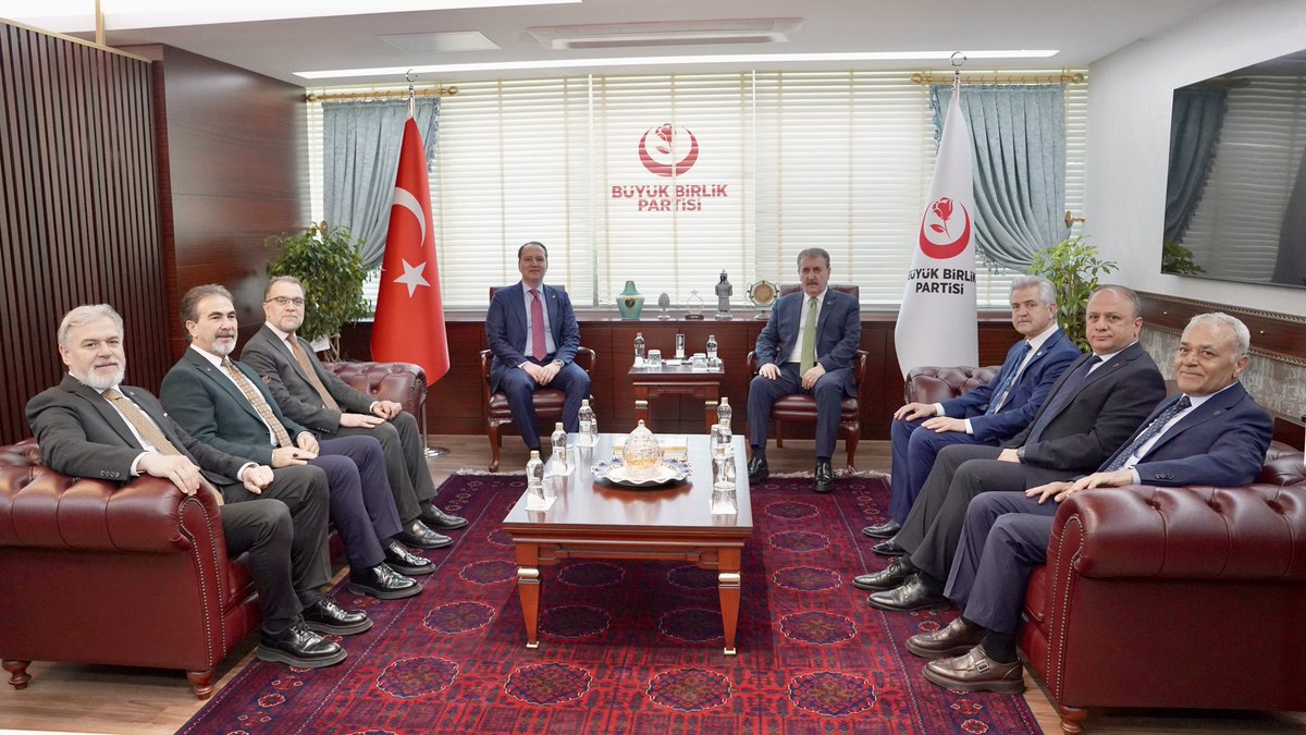 erbakanfatih's tweet photo. Büyük Birlik Partisi Genel Başkanı Sayın Mustafa Destici’ye, yakın zamanda vefat eden ağabeyi için taziye ve yine yakın zamanda gerçekleştirdikleri büyük kongreleri için de hayırlı olsun ziyaretinde bulunduk. Ev sahiplikleri için kendilerine teşekkür ediyoruz. https://t.co/NwckBWqZpf