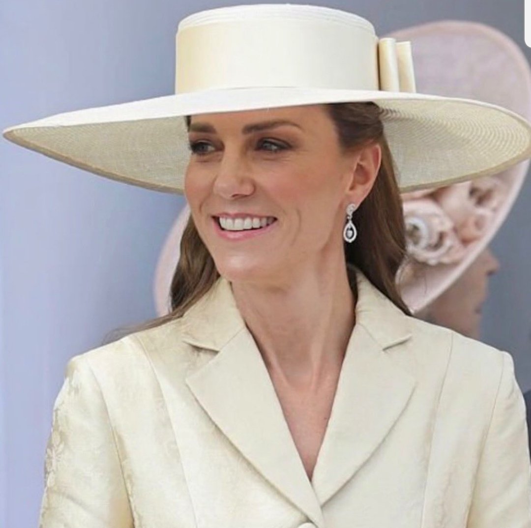 VarlackEvelyn's tweet photo. Beautiful Stunning  Blessed 
Princess Catherine 
Princess of Wales 🌷 https://t.co/gP05EXT11F