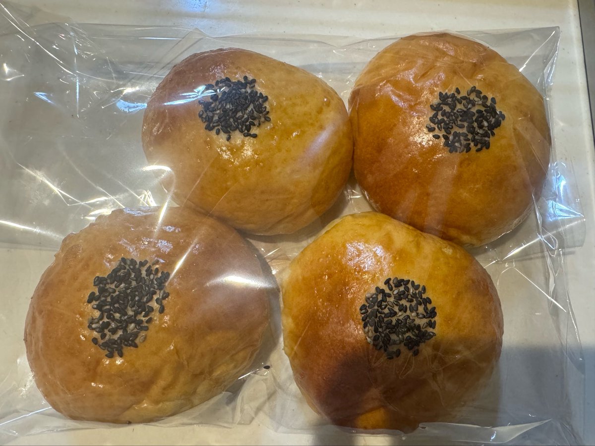 c_h310's tweet photo. あんバターあんぱん🧈
あんこが少なかった😇 https://t.co/lKWvKRXSL4