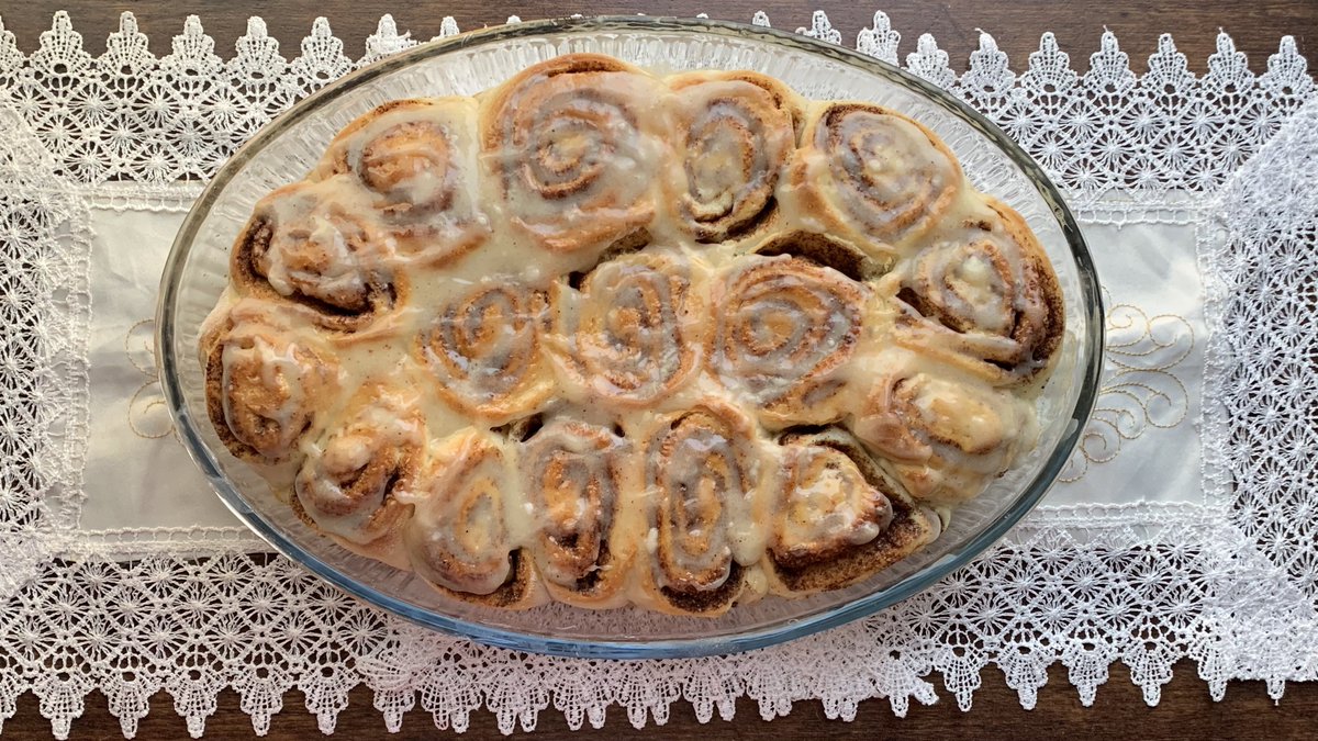 ultbluee's tweet photo. made some cinnamon rolls, very very therapeutic to bake https://t.co/5lj0qMPsVl