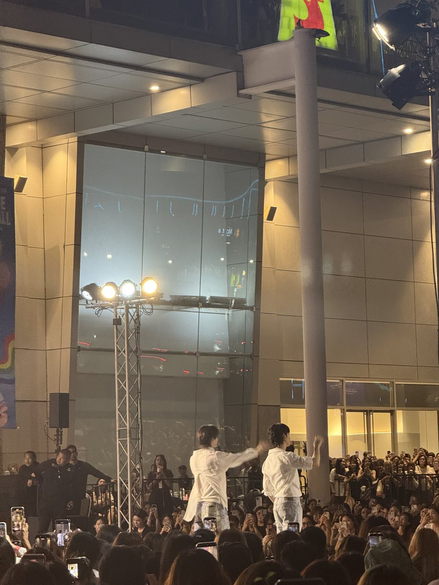 Sansanes9's tweet photo. 15/06/69 
รวมพลตี๋ตี๋ป๋อ 🤍
“ ยินดีที่ได้ร่วมเป็นส่วนหนึ่งในภาพความทรงจำนี้นะคั้บ ” สวัสดีด้อมตี๋ตี๋ป๋ออีกรอบ ยินดีที่ได้รู้จักนะ https://t.co/BNJZOMnKQ1