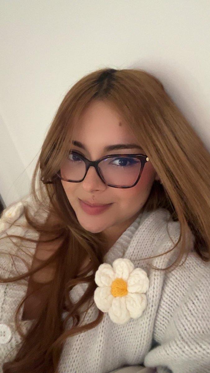 h_camilaaa's tweet photo. que pereza no poder tener un glow up post ruptura, pero es que incluso en los peores momentos de la relación yo me veía así: 💋✨🎀 https://t.co/OgGvbUoUw7
