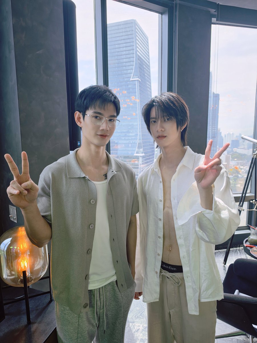 TheGrimLoverTH's tweet photo. เปิดกล้องวันแรก มันจะไอ้นั่นเลยเหรอ 🙈🙉🙊 พี่ระฟ้าหมอวอนวี่รายงานตัวแบบไอ้นั่นค้าบบบ... เอ้ยย รายงานตัวแบบสู้ ๆ ค้าบบบ 🫪🤭✌🏻

Day one of filming the series, and of course that had to happen. 🙈🙉🙊 Rafah and Dr. Wonwee checking in! 🫪🤭✌🏻

The Grim Lover Q1

#รักลืมตายเปิดกล้อง https://t.co/hUanOKFffF